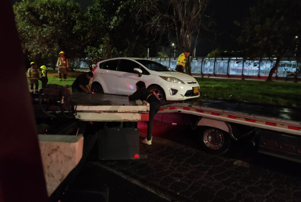 SERVICIO DE GRÚA LAS 24 HORAS